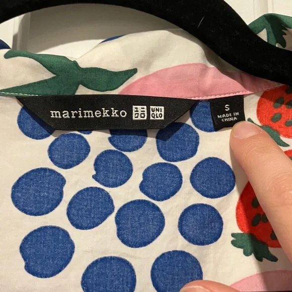 Marimekko x Uniqlo Fruit Dot Button-Up Size S — Blue Pink Green Red - Picture 3 of 6